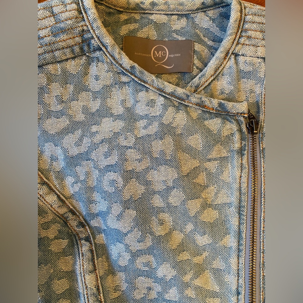 Alexander McQueen Light Blue Animal Print Denim Jacket - Picture 2 of 7